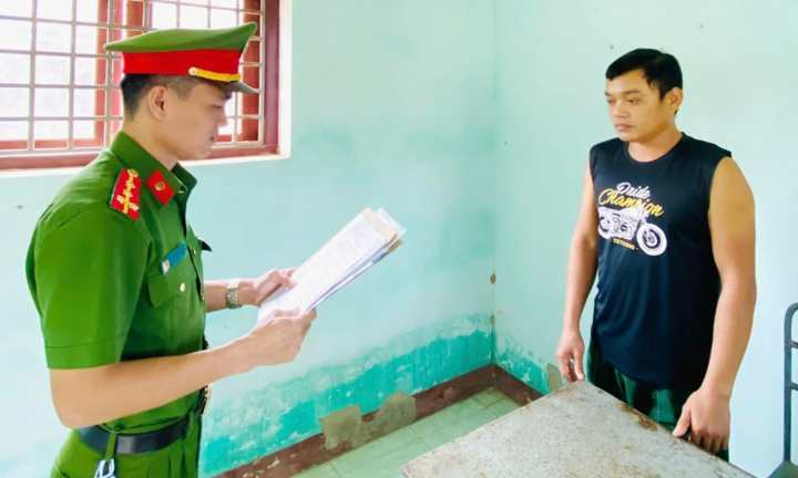 Tin tức pháp luật mới nhất ngày 12/11: Tạm giữ đối tượng tàng trữ trái phép vũ khí quân dụng