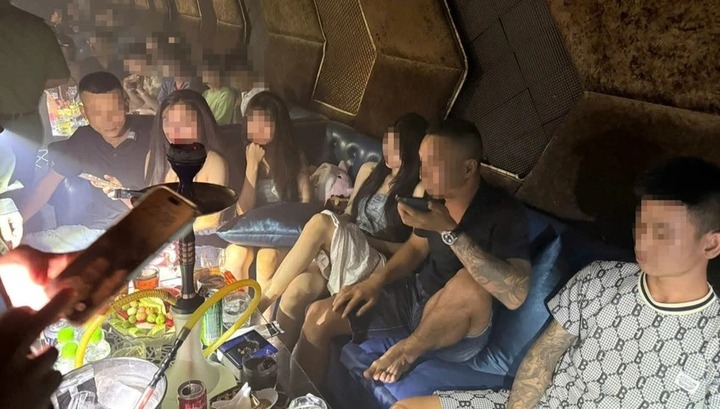 Phát hiện 23 nam thanh nữ tú 