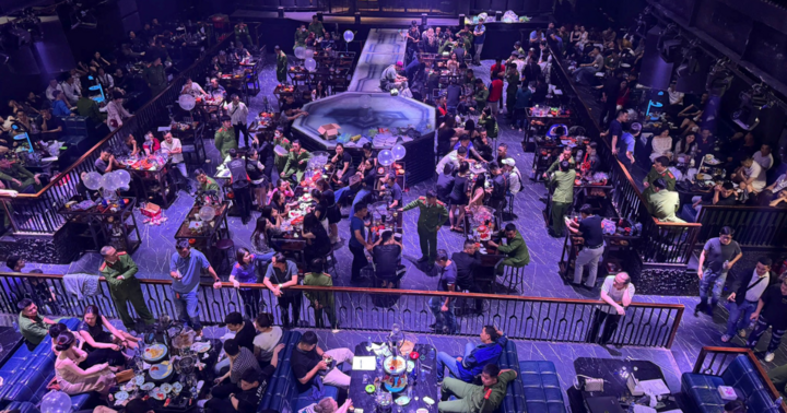 Cận cảnh cảnh sát đột kích vũ trường New MDM nổi tiếng ăn chơi bậc nhất đất Cảng