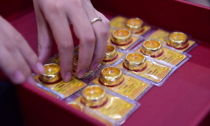 Giá vàng tối 22/11: Tiếp tục tăng dựng đứng, chuyên gia cảnh báo tuyệt đối không làm một điều