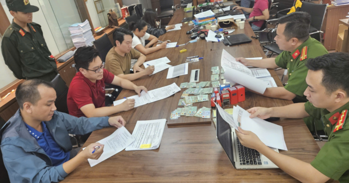 Clip: Choáng trước kho chứa hàng nghìn tấn khí cười, tiêu thụ khắp quán bar, pub, vũ trường