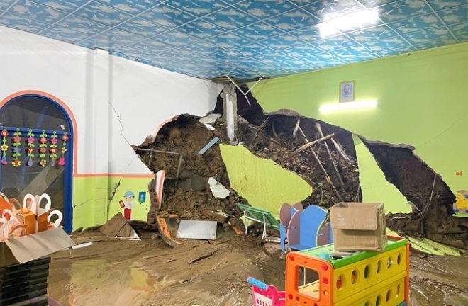 Sạt lở làm sập tường điểm trường mới xây 1,4 tỉ đồng ở Quảng Nam