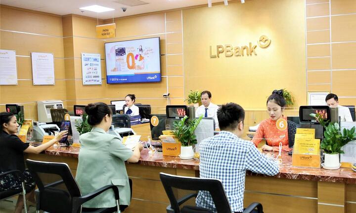 Lãi suất ngân hàng 29/11/2024: Loạt nhà băng ồ ạt tăng lãi suất