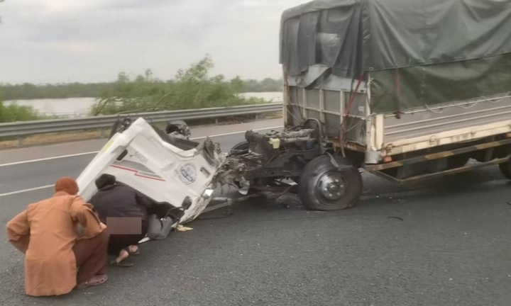 Tin tức tai nạn giao thông mới nhất ngày 2/12: Ô tô tải