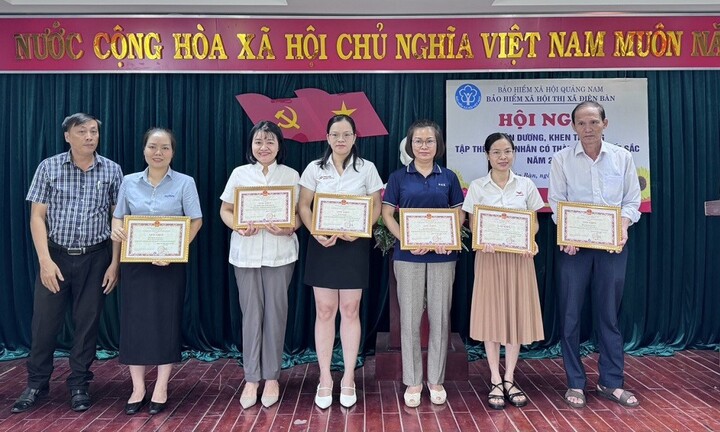 BHXH thị xã Điện Bàn tuyên dương đơn vị, cá nhân ngoài ngành thực hiện tốt chính sách BHXH, BHYT