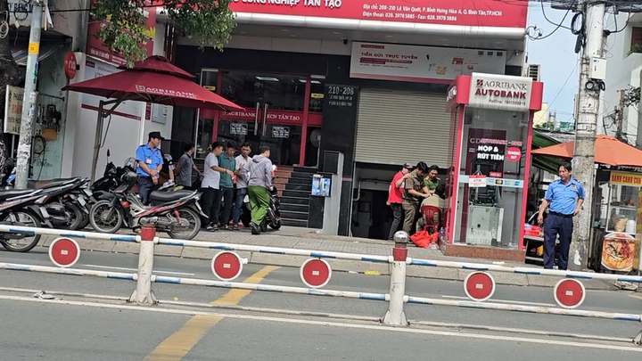 Nam thanh niên dùng xà beng đập trụ ATM ở TP.HCM khai gì?