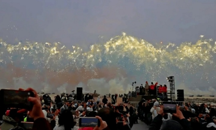 600 UAV bất ngờ rơi “như mưa” xuống biển khi đang trình diễn pháo hoa