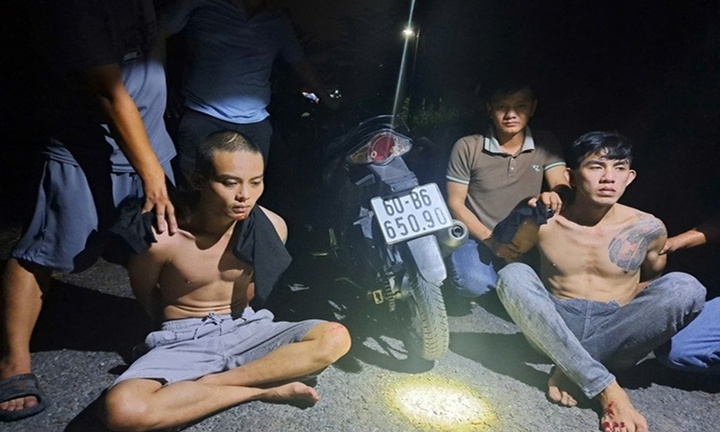 Bắt 3 đối tượng đột nhập nóc nhà dân trộm cắp ngay giữa ban ngày 