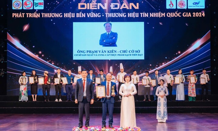 Bột rang muối Hamyda vinh dự được vinh danh trong Top 30 Thương hiệu Uy tín Quốc gia 2024