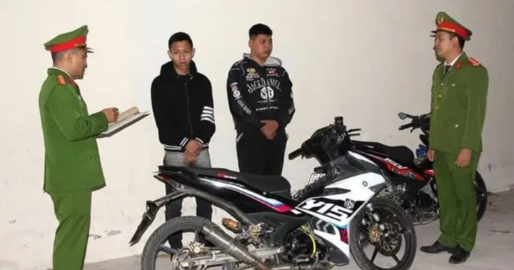 Tạm giữ 2 nam thanh niên đâm thẳng vào CSGT khi bị yêu cầu kiểm tra nồng độ cồn