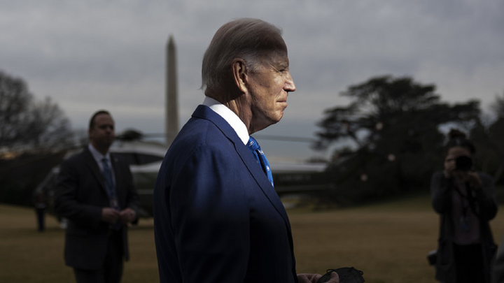 Ông Biden bất ngờ đi nước cờ