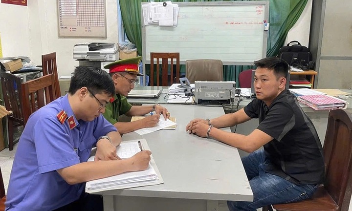 Bắt khẩn cấp tài xế ô tô hành hung người đi đường trước cổng Bệnh viện Từ Dũ