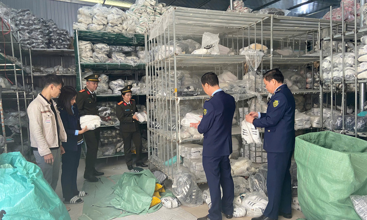 Phát hiện kho hàng chứa gần 6.000 đôi giày có dấu hiệu giả mạo Nike, Adidas