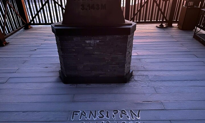 Fansipan đón đợt băng giá đầu mùa 