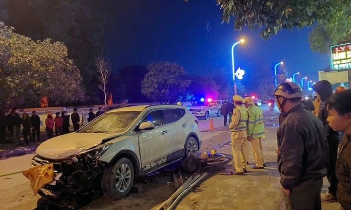 Tin tức tai nạn giao thông mới nhất ngày 24/12: Xe máy tông vào ô tô đang lùi, 1 người chết