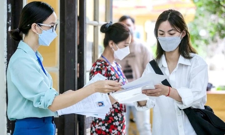 Bộ GD&ĐT công bố quy chế thi tốt nghiệp THPT 2025: Giảm 1 buổi thi, 2 môn thi