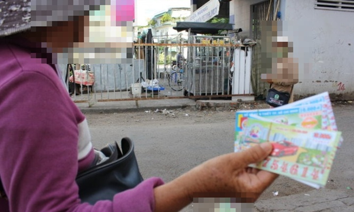 Vết trượt dài sau trúng số: Người phụ nữ vá xe trúng độc đắc, bỗng dưng giàu có và hành động kỳ lạ