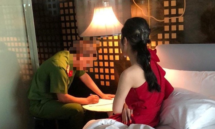 Phá tụ điểm mại dâm 