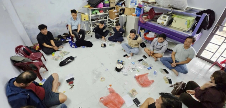 Đánh sập sới bạc quy mô 