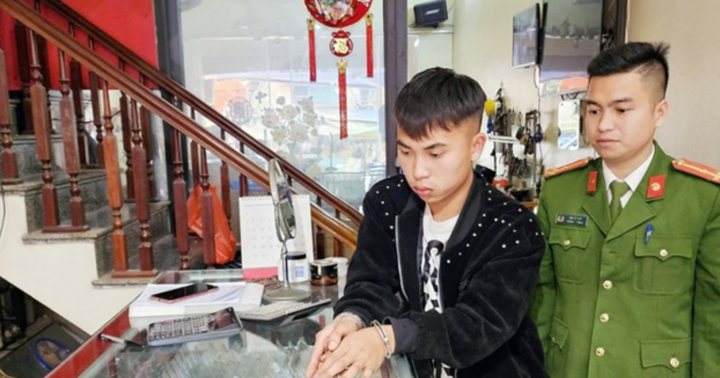 Tóm gọn nam thanh niên đi cướp giật dây chuyền vàng để trả nợ