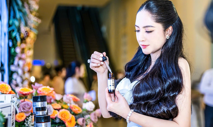 Từ DBH Mỹ phẩm đến Ceo Đỗ Hòang Yến: Yêu thương làn da phụ nữ Việt