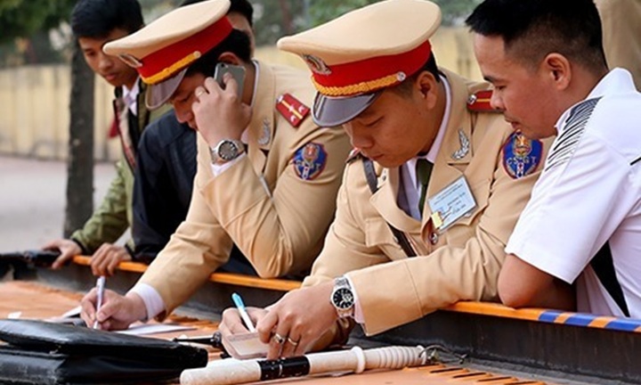 Cục CSGT nói gì về quy định tài xế xe vận tải không được lái liên tục quá 4 giờ?