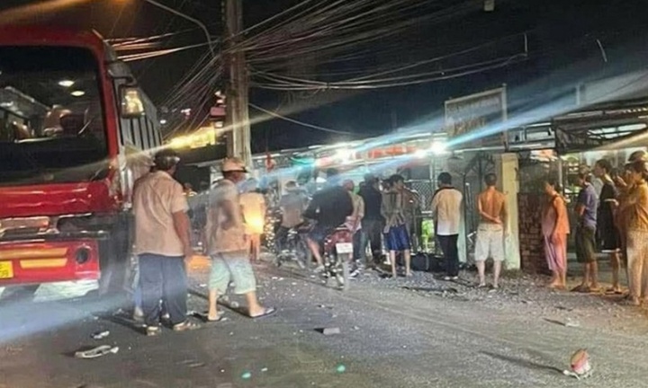 Chạy xe như “xé gió”, nam thanh niên tông vào xe đưa rước công nhân, tử vong tại chỗ