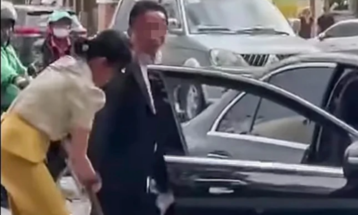 Danh tính người đàn ông đi xe Mercedes rút hung khí dọa chém nhân viên môi trường