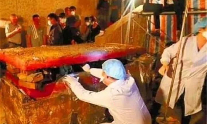 Khai quật mộ cổ ngàn năm, chuyên gia ngỡ ngàng với thứ nhìn thấy trước mắt