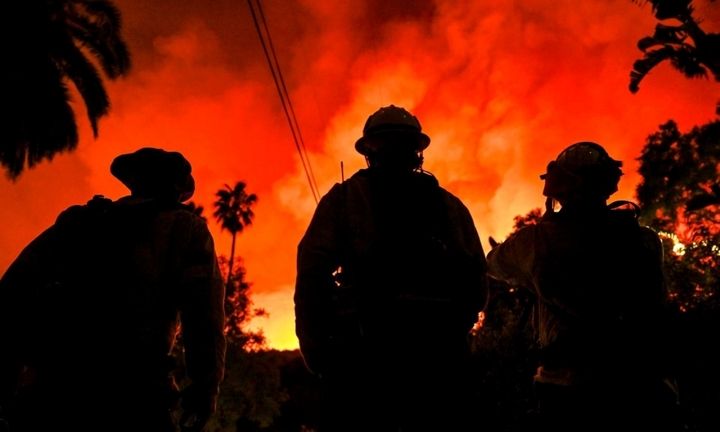 Cháy rừng ở California lan rộng do gió đổi chiều, giới chức cảnh báo 