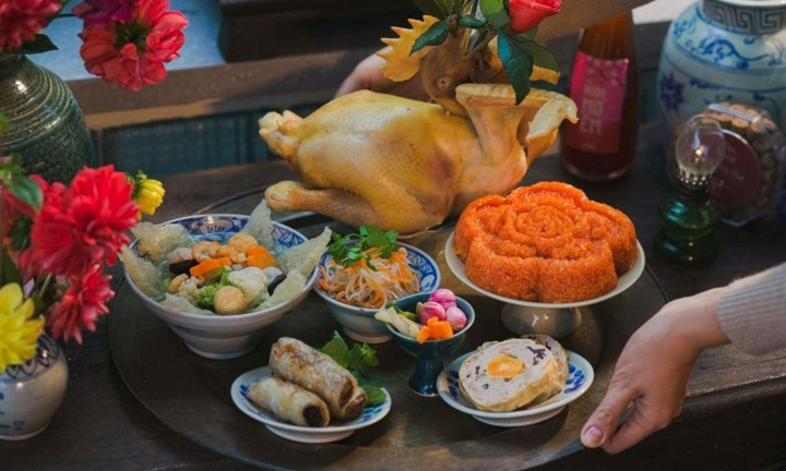 Bí quyết luộc gà cúng vàng, ngon không bị rách da cho Rằm tháng Chạp