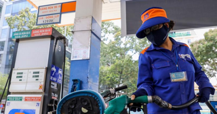 Giá xăng dầu hôm nay (13/1): Tiếp đà leo dốc