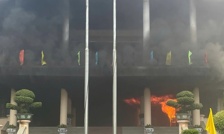 Hiện trường vụ cháy lớn tại trụ sở UBND tỉnh Bình Phước