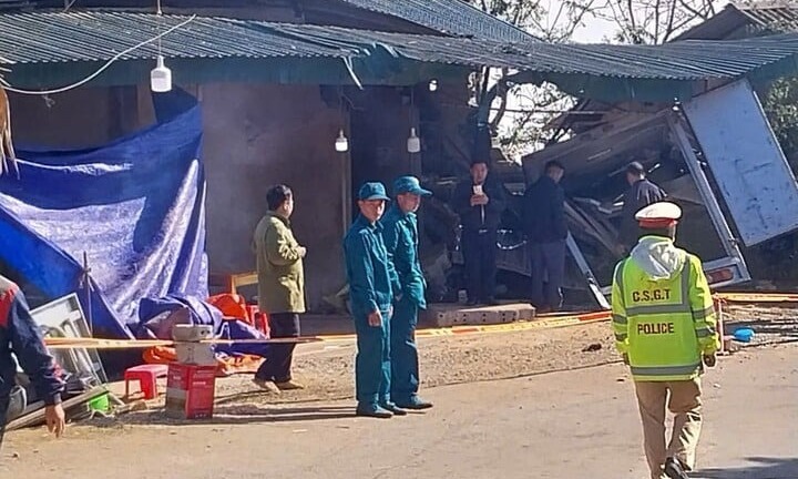 Thủ tướng chỉ đạo khắc phục hậu quả 2 vụ tai nạn tại Nghệ An, Hà Nội