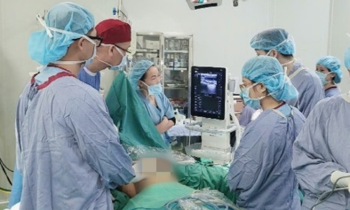 Tiêm filler nâng ngực ở spa 