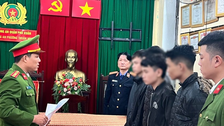 Bắt nhóm thanh thiếu niên rủ nhau đi trả thù bằng dao