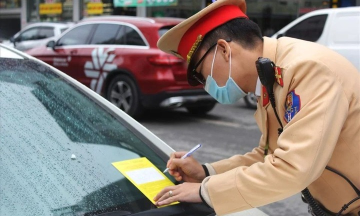 Nộp phạt vi phạm giao thông tại chỗ, khác nộp tại kho bạc Nhà nước thế nào?
