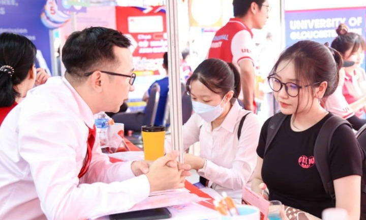 Trường đại học đầu tiên nhận hồ sơ xét tuyển 2025, trên 28,5 điểm nhận học bổng 100%