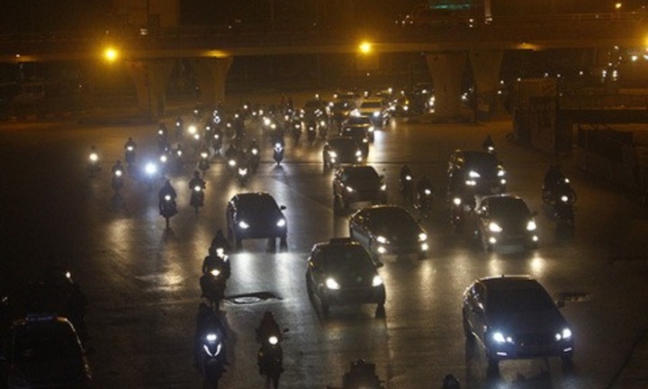 Từ 1/2025, mức phạt lỗi không bật đèn xe vào ban đêm thay đổi ra sao?