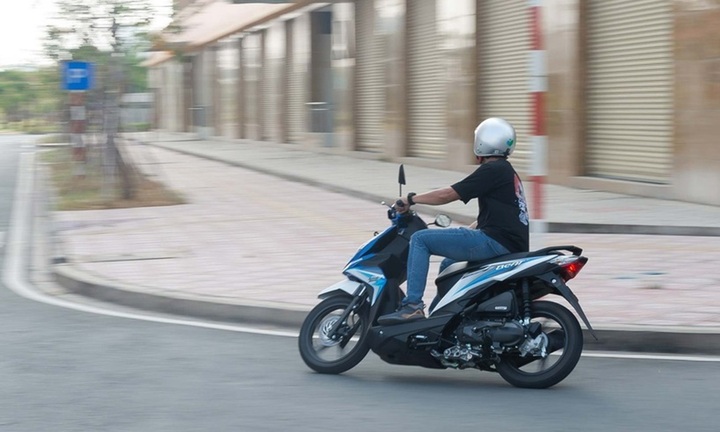 Mức phạt lỗi xe máy không xi nhan mới nhất từ năm 2025