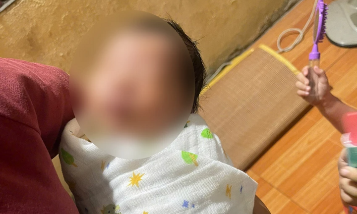 Xót xa bé gái sơ sinh bị bỏ rơi kèm mảnh giấy 