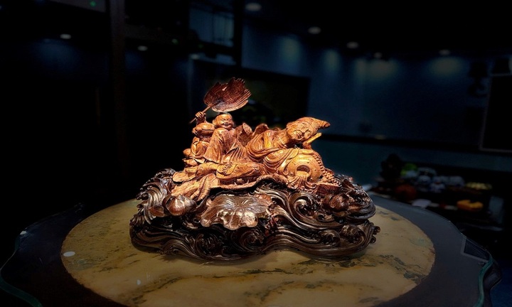 Chiêm ngưỡng tượng gỗ quý hiếm, thu hút tài lộc trang trí ngày Tết