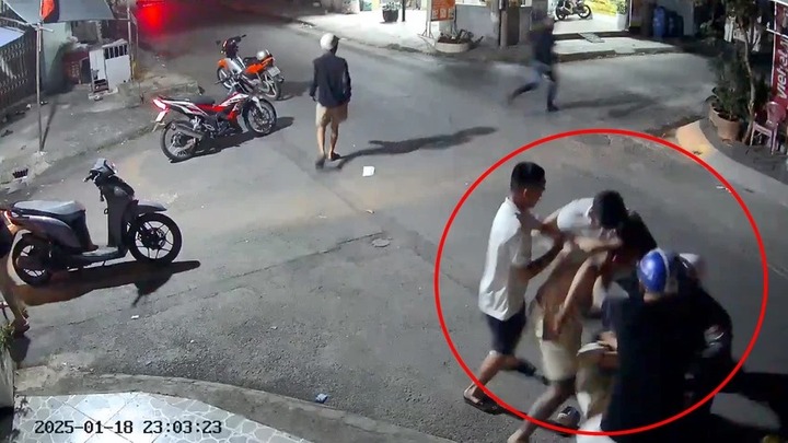 Truy xét nhóm thanh niên đánh 2 người đàn ông trên đường ở Bình Dương