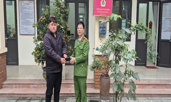 Tin tức thời sự hôm nay (21/1): Học sinh nhặt được điện thoại trình báo công an 