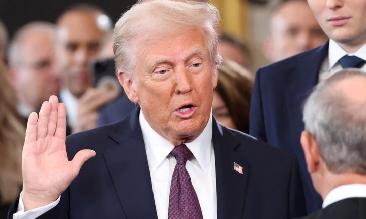 Ông Trump ký gần 100 sắc lệnh hành pháp, thu hồi hàng loạt chính sách từ chính quyền ông Biden