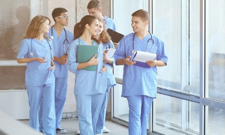 Y tá có khác điều dưỡng?