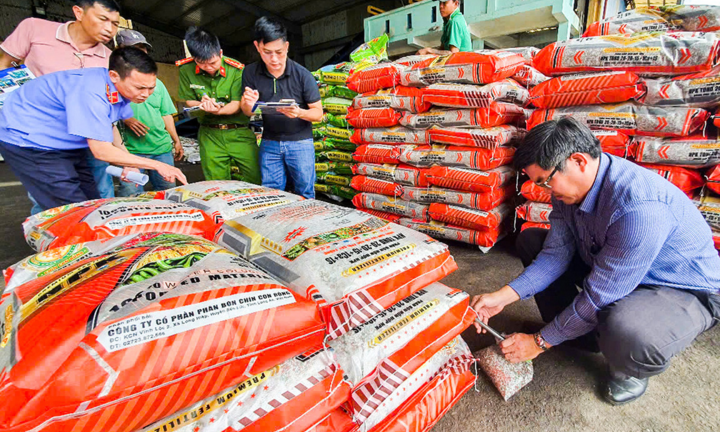 Cặp vợ chồng tổ chức sản xuất phân bón giả, lập 7 công ty để quảng bá , buôn bán