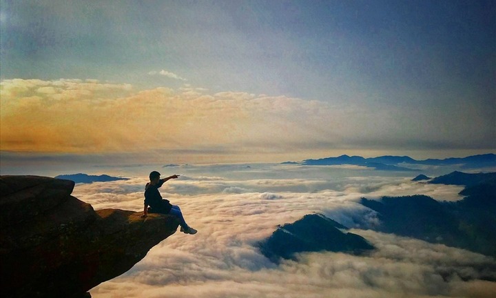 24 giờ trên đỉnh Pha Luông