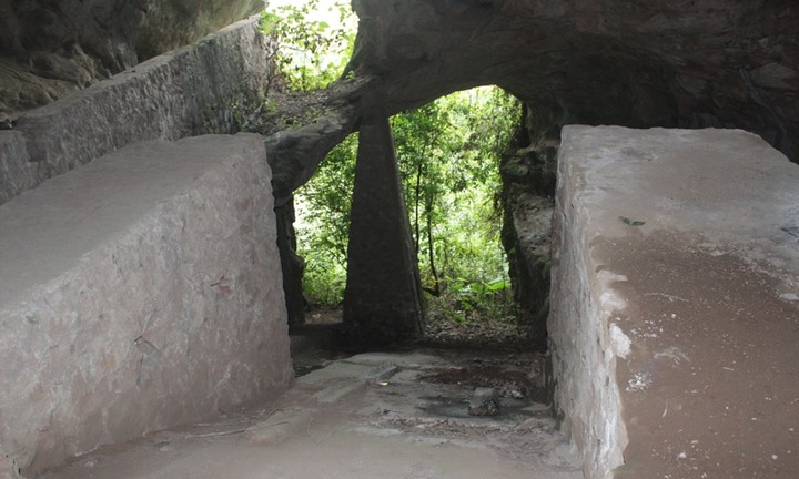 Hành trình khám phá bí ẩn hang Huyện