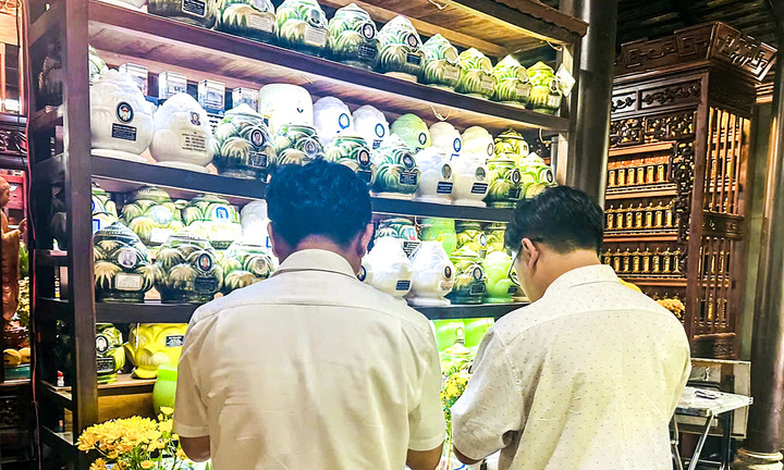 Tìm thân nhân của 16 người mất vì COVID-19 chưa có người nhận tro cốt